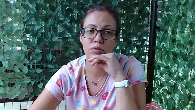 LadyHellene webcam