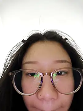 Alexis-235 live cam on StripChat
