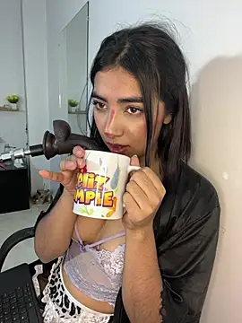 cherry_skinnyy_ live cam on StripChat