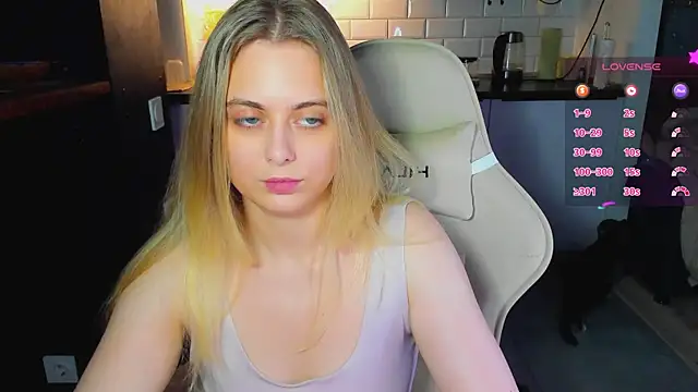 blonde_kellyy webcam