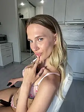Luna_mp4 webcam