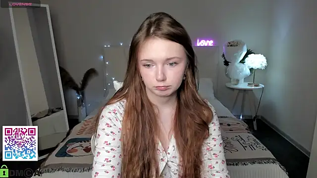 boozekirs_ (F young) - Gentle touches on boobs