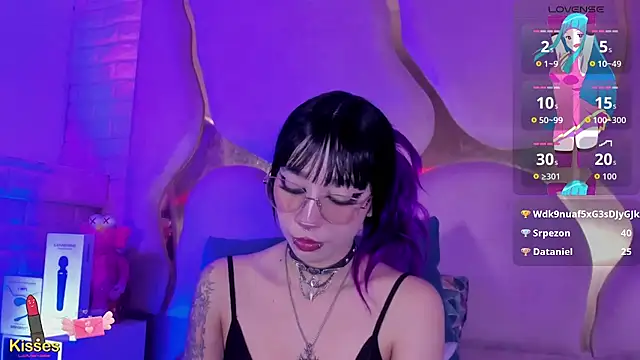 NaniiSisy live cam on StripChat
