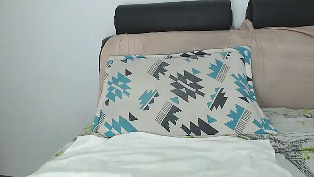 saaramiller live cam on StripChat