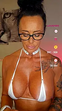 Misses-Cougar's live cam