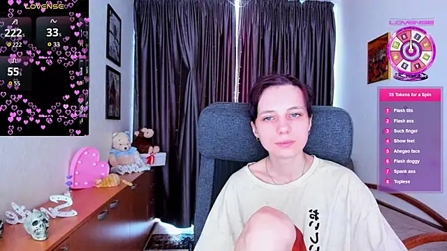 MiniLysii live cam on StripChat