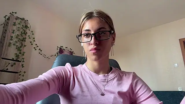 Rossy_S live cam on StripChat