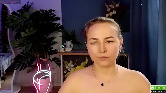Mira_Mermayd live cam on StripChat