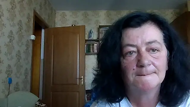 GypsiQueen2 live cam on StripChat