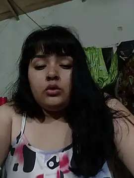 Luu_19 live cam on StripChat