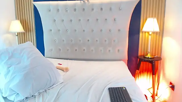 Megann_Scoth live cam on StripChat