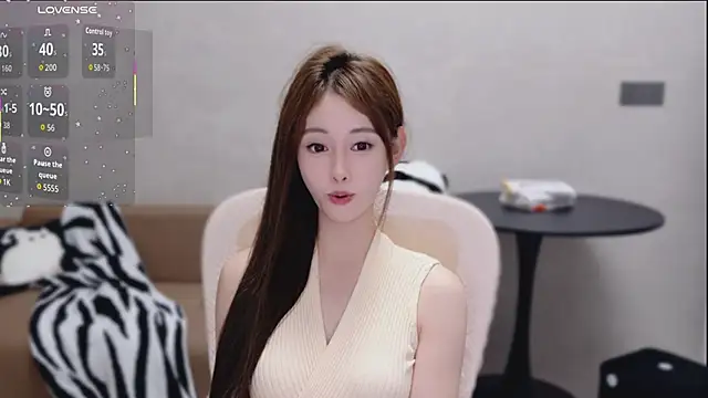 Lynne-1 webcam