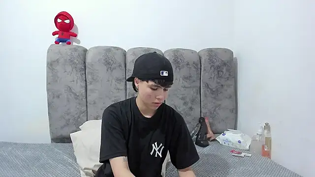Bruno_Cruzz live cam on StripChat