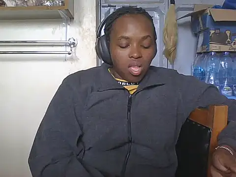 peacefulbignipple live cam on StripChat