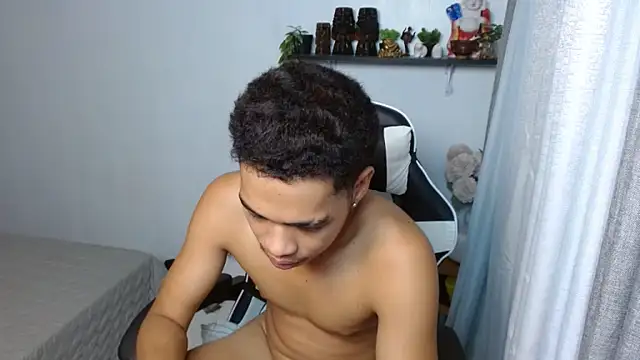 curlyasian_njxx webcam