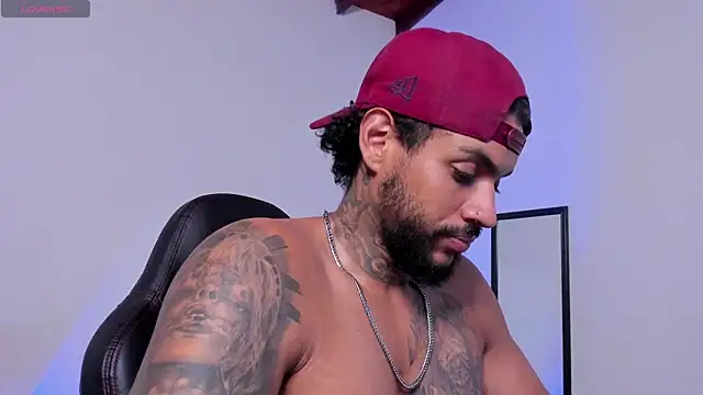LuigiVitale_1 live cam on StripChat