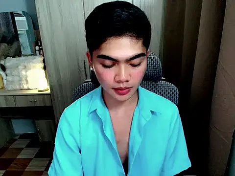 ItsKenny live cam on StripChat