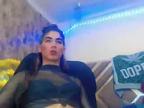 ts_latinaxxxts live cam on StripChat