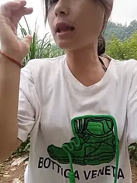 Linda-yiyi live cam on StripChat