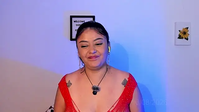 LauraToro_ live cam on StripChat