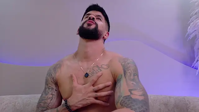 Petesevans live cam on StripChat