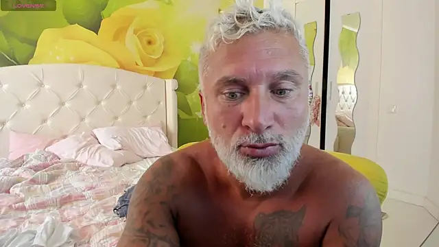 BlowMyXXL live cam on StripChat