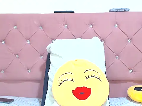 emassquirt29 live cam on StripChat