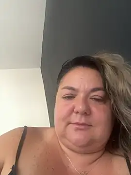MikyVesela live cam on StripChat