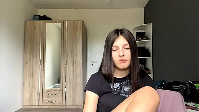 SpanishRooter live cam on StripChat