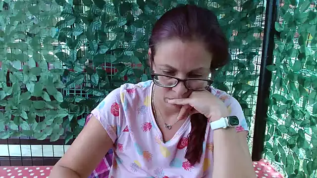 LadyHellene webcam