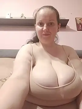 BustyLadyAlma webcam