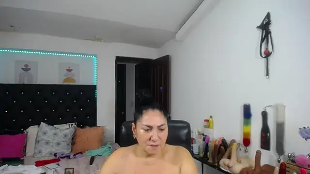 mature_bigboobs10 live cam on StripChat