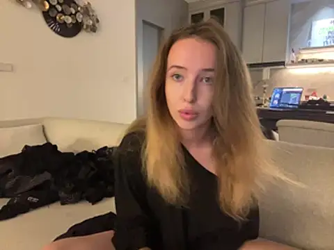 Nura_n_Sarah live cam on StripChat