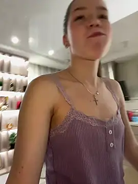 PeachCheeks_ webcam