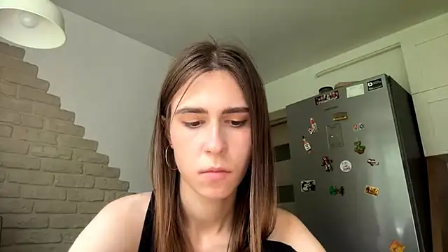 ZaraGuyette live cam on StripChat
