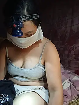 Hiha-nn live cam on StripChat