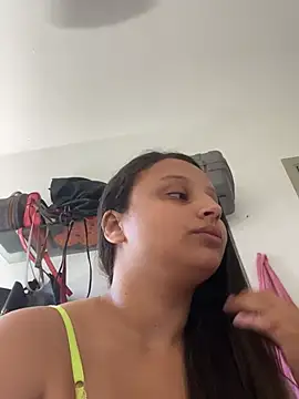 julia_moreira webcam