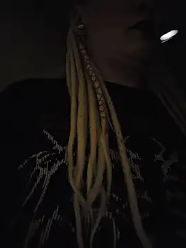 PinkTheHawk webcam