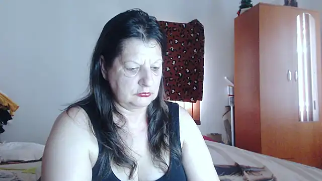 ExtasyMature live cam on StripChat