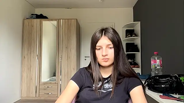 SpanishRooter live cam on StripChat