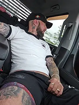 beardedtattood's live room