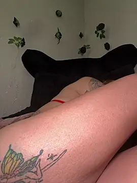 Shuggabutt live cam on StripChat