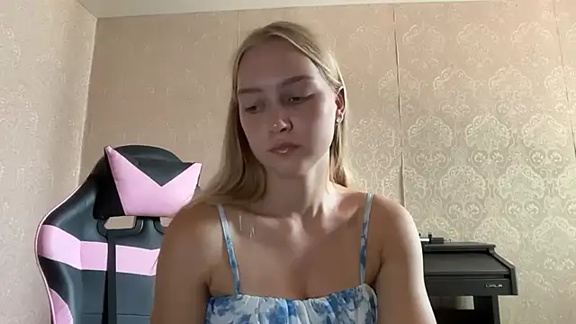 blondegirl2026 webcam