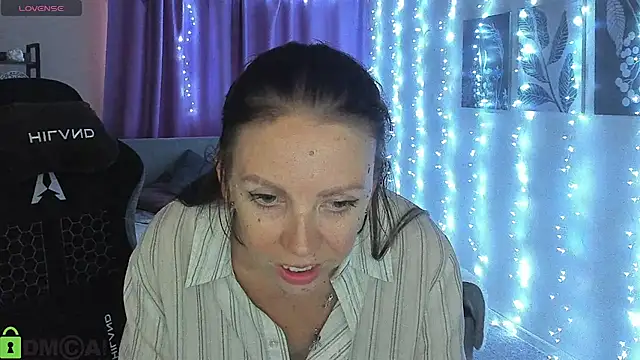 EmilyStevart live cam on StripChat