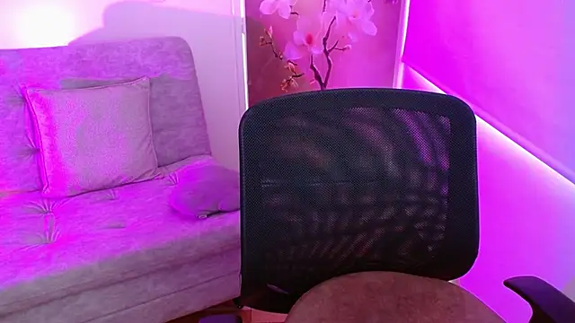 milfrousse webcam