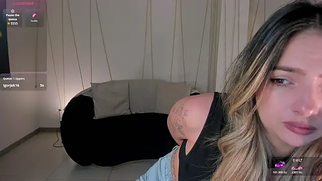 AmyWood live cam on StripChat
