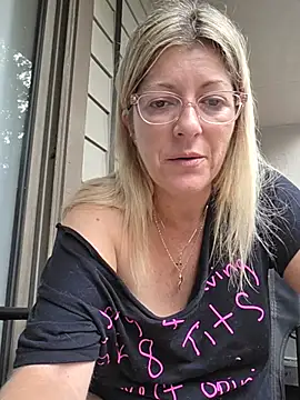 NikkiBlisss live cam on StripChat