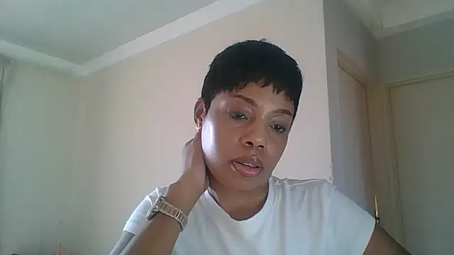 NAUGHTYSHALOTXX webcam