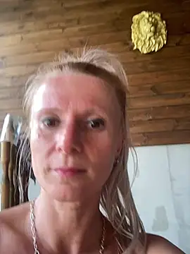 LaMadrina006 live cam on StripChat