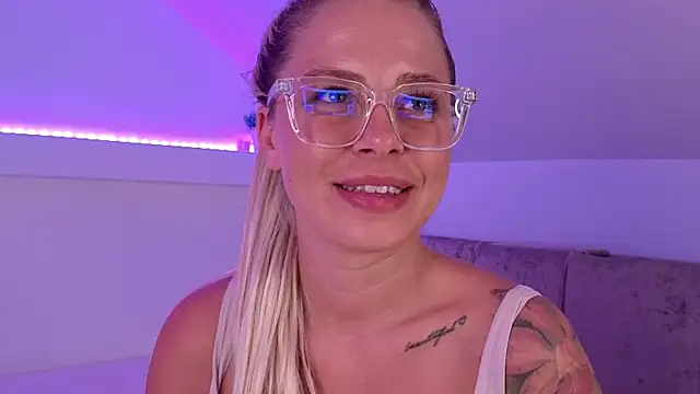 BluEyesKate webcam